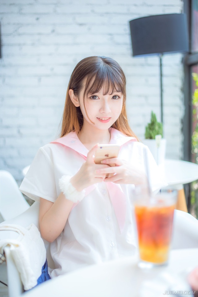 有棱有角的害处是，别人啃起你来十分方便。